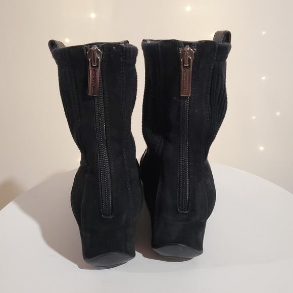 Aquatalia Black Suede Leather Wedge Zip Ankle Boots Womens Size 6 Ribbed Comfort - Picture 4 of 12